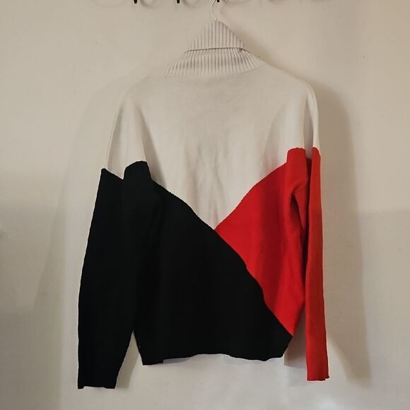 Black and White Knit Sweater - Picture 4 of 6